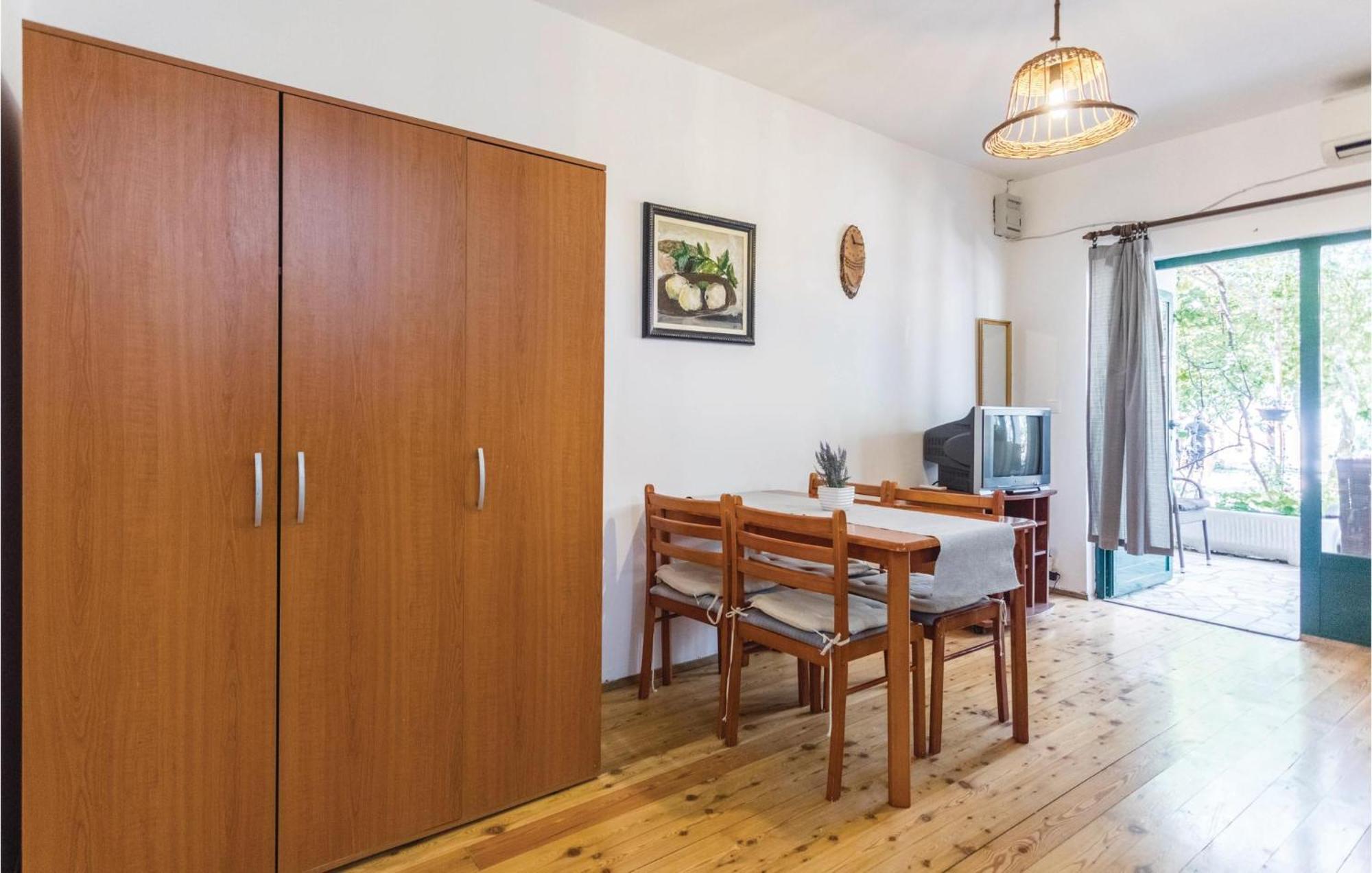Awesome Apartment In Klek With Kitchen Exterior photo